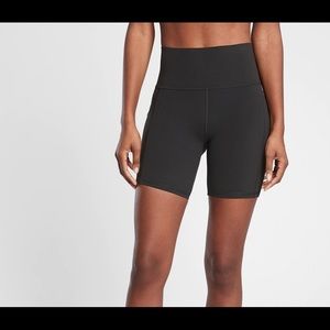 Athleta Salutation Stash Pocket 7” Short Black L